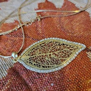 32 in leaf necklace